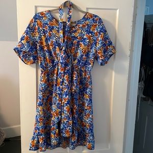 Woman’s size xl dress. Flower print. Cinched waist.Optional waist tie